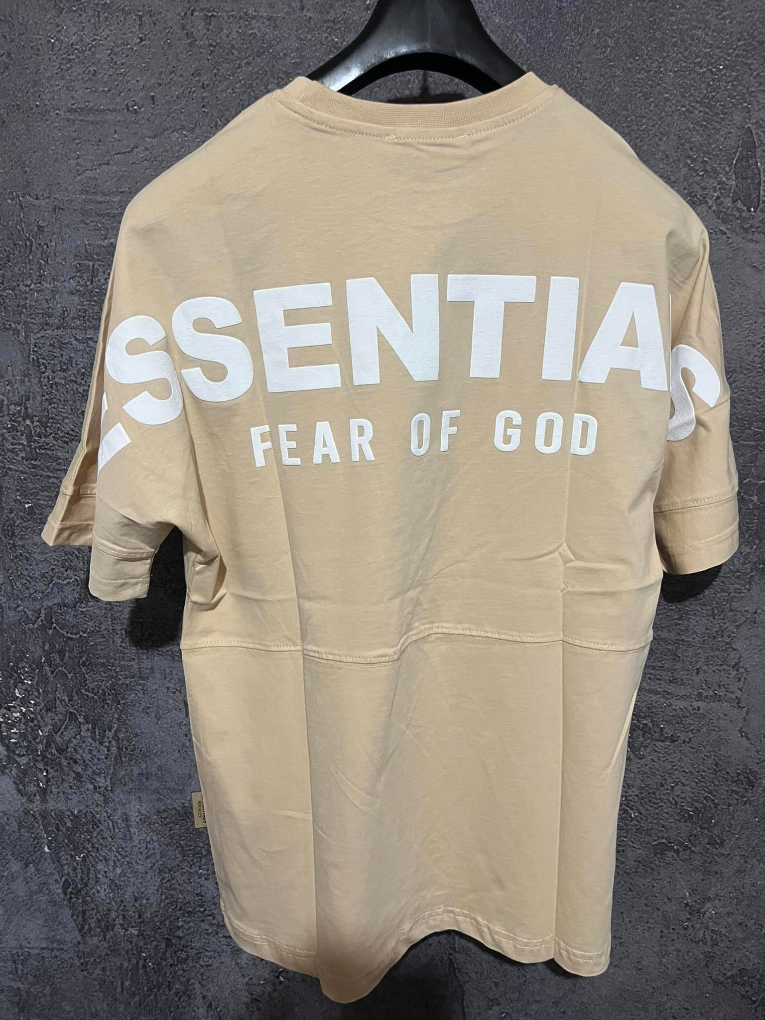 Мъжка тениска ESSENTIALS