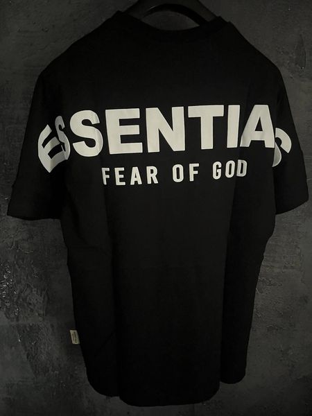 Мъжка тениска ESSENTIALS