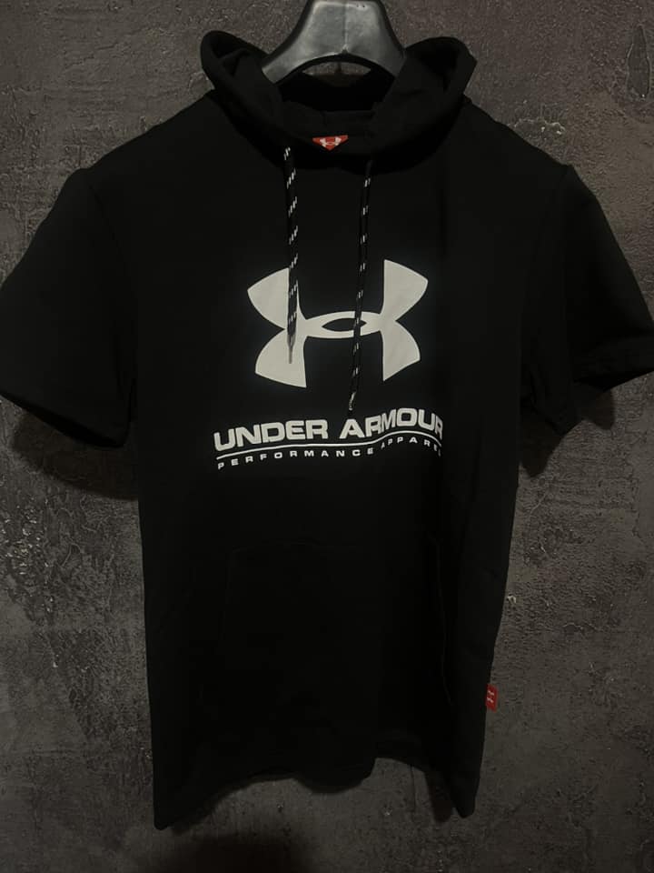 Мъжка тениска с качулка UNDER ARMOUR