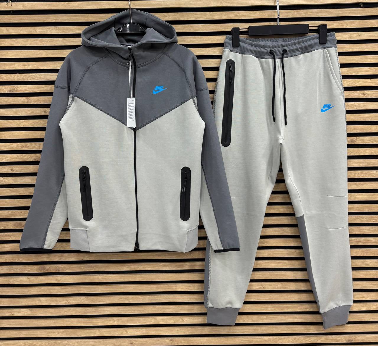 Мъжки спортен екип Nike Tech